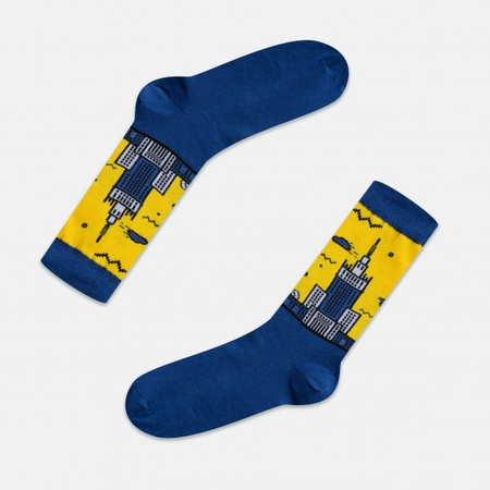 Kolorowe skarpety z motywem inspirowanym PKiN-em