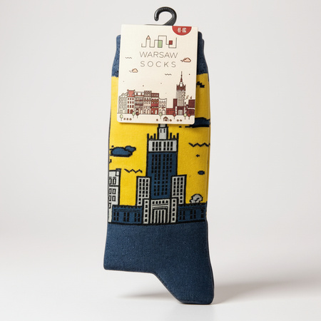 Kolorowe skarpety z motywem inspirowanym PKiN-em